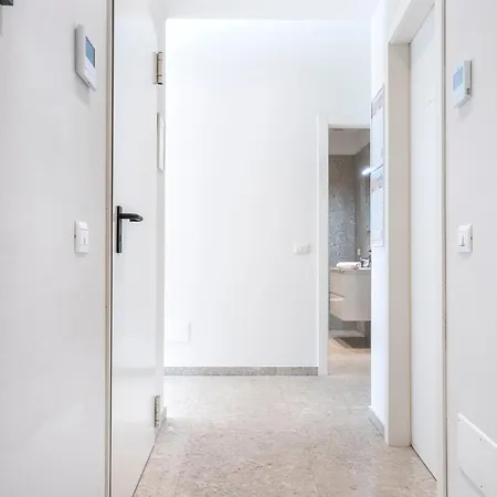 Zuara9room 4*