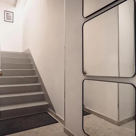 Zuara9room ريميني