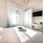 לינה וארוחת בוקר Zuara9room 4*
