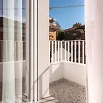 לינה וארוחת בוקר Zuara9room 4*
