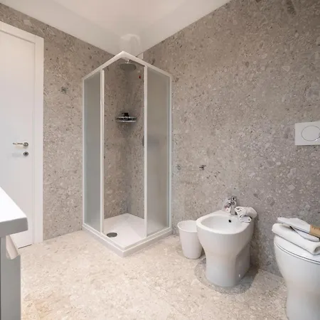 Zuara9room 4*