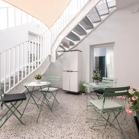 Zuara9room Bed & Breakfast 4*