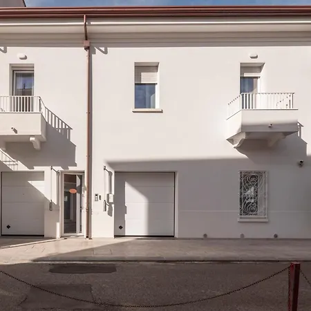 Zuara9room Bed and Breakfast 4*