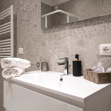 Zuara9room 4* Rímini