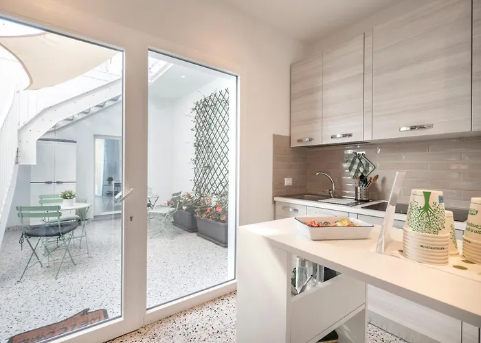 Zuara9room לינה וארוחת בוקר רימיני