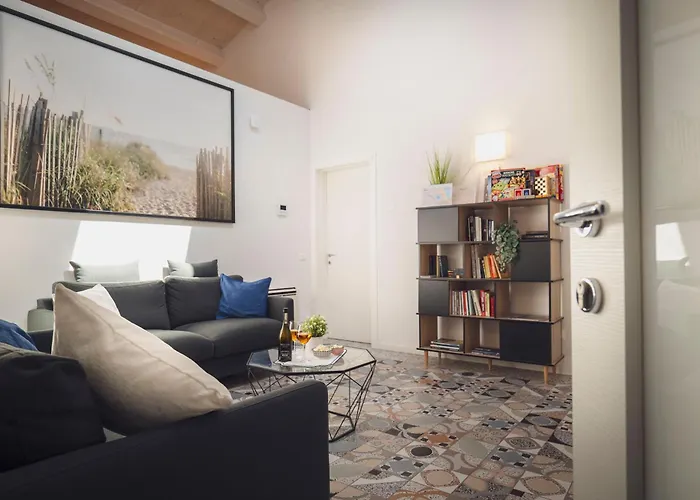 לינה וארוחת בוקר Zuara9room 4*