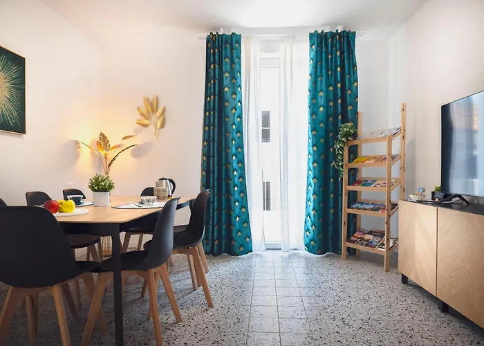 לינה וארוחת בוקר Zuara9room